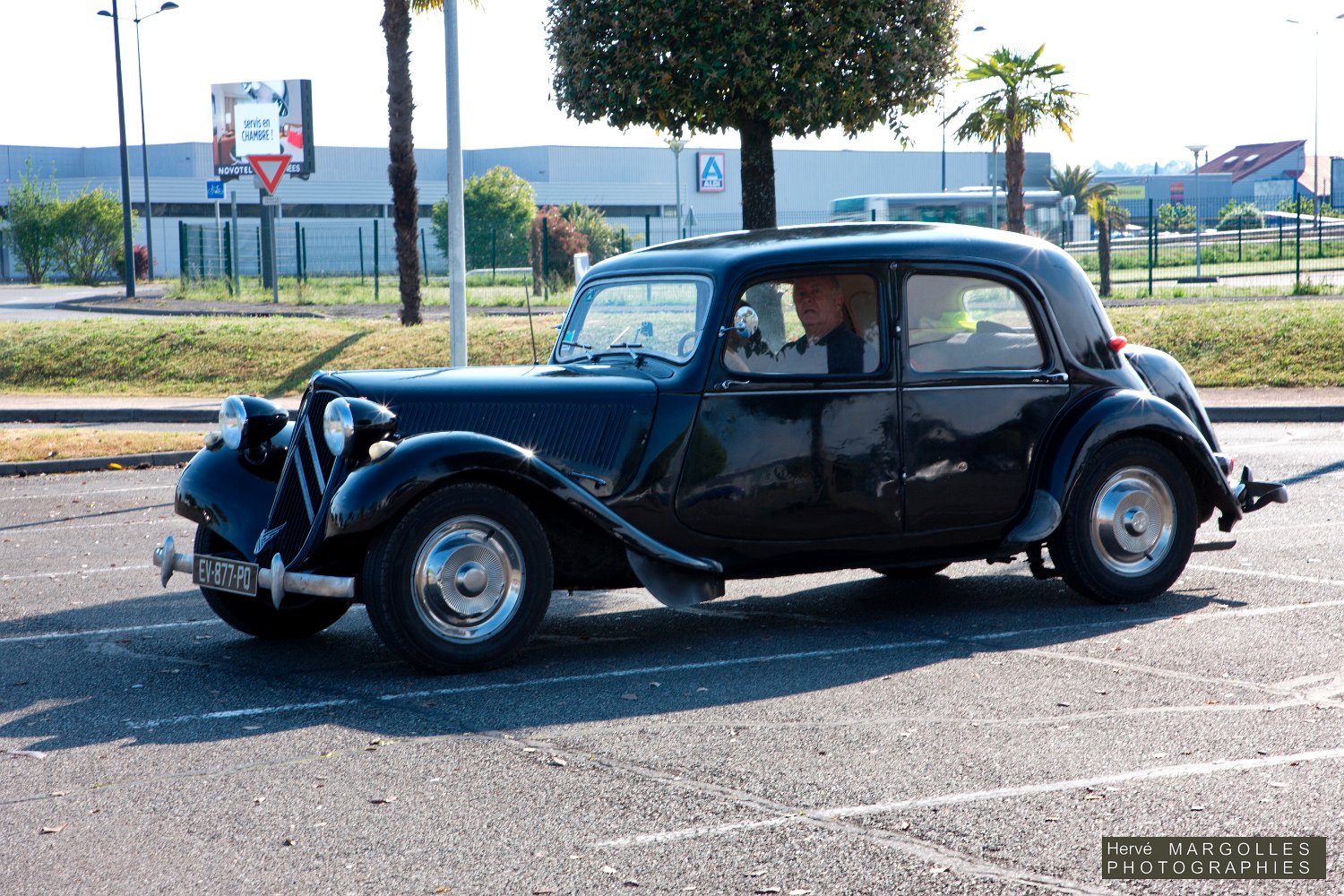 Citroen Traction-01.jpg